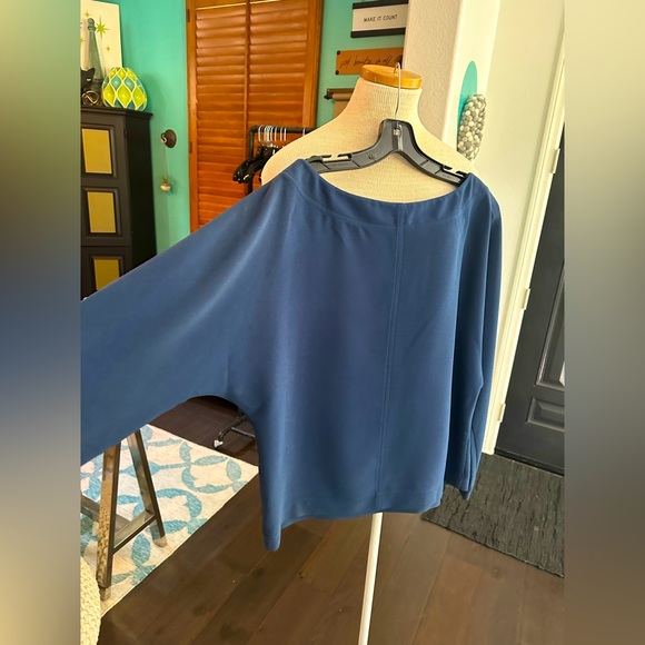 St. John top, size medium - Picture 2 of 6